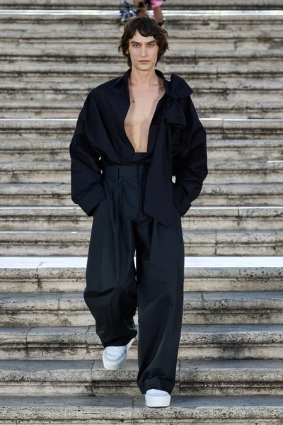 Look 17
